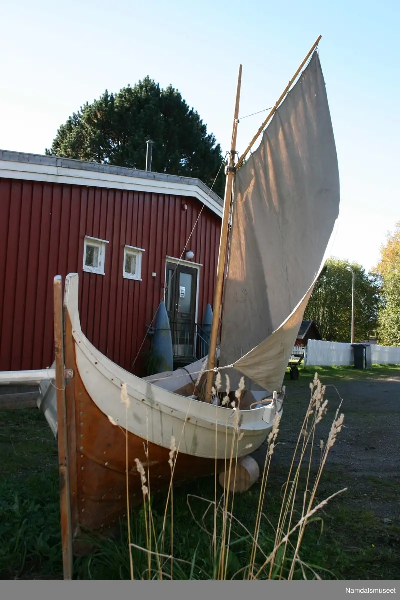Færing med rigg og seil - Namdalsmuseet / DigitaltMuseum