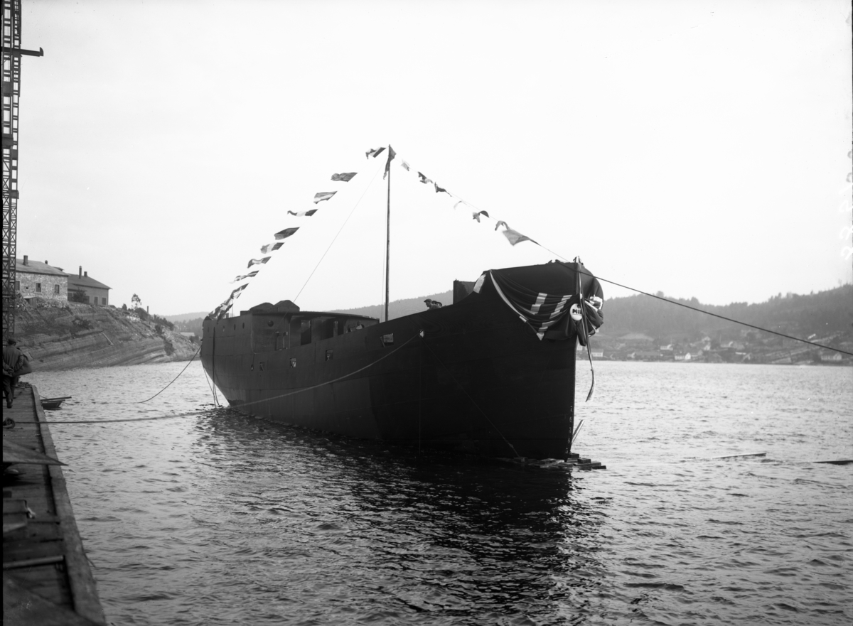 Skip som blir sjøsatt
Trosvik, Brevik.