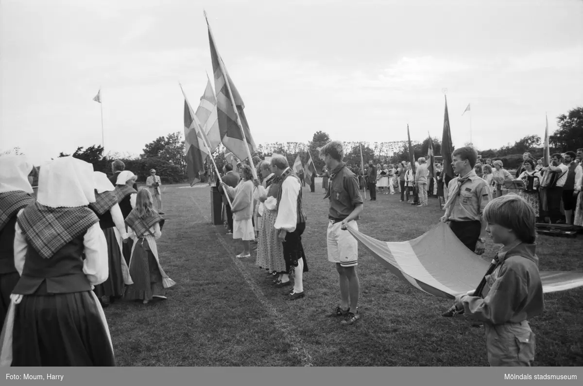 Nationaldagsfirande på Kvarnbyvallen i Mölndal, år 1984.

För mer information om bilden se under tilläggsinformation.