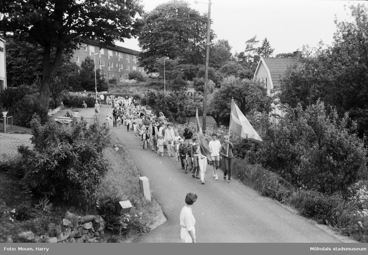 Nationaldagsfirande i Kållered, år 1984.

För mer information om bilden se under tilläggsinformation.