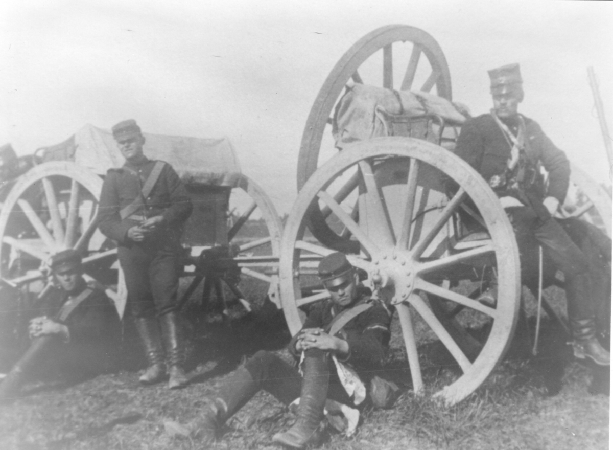 Kanon m/1881. 8,4 cm. Trossvagn.