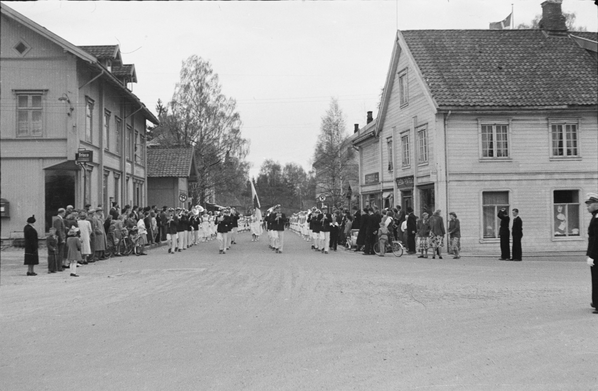 17. mai. Elverum. 
 Omkring 1950. Musikkorps, Østmoehjørnet. 