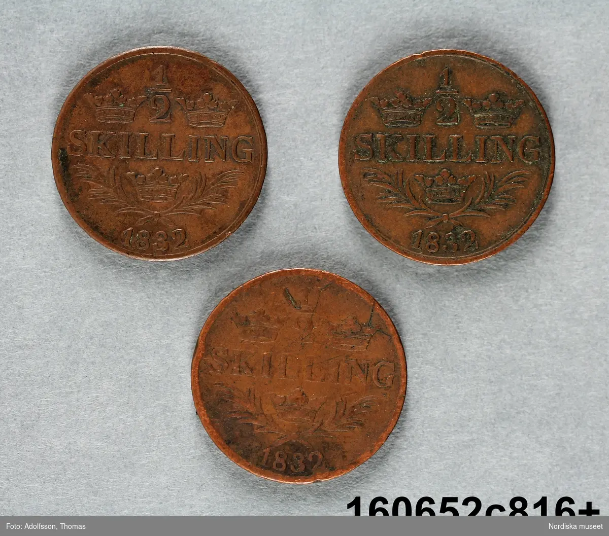 Tre likadana mynt