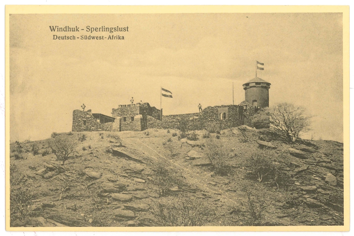 Vykort med motiv: Foto av militärt fäste '' Windhuk-Sperlingslust''.

Ingår i en saming vykort som är reproduktioner gjorda under slutet av 1980-talet av original från omkr. sekelskiftet 1900.