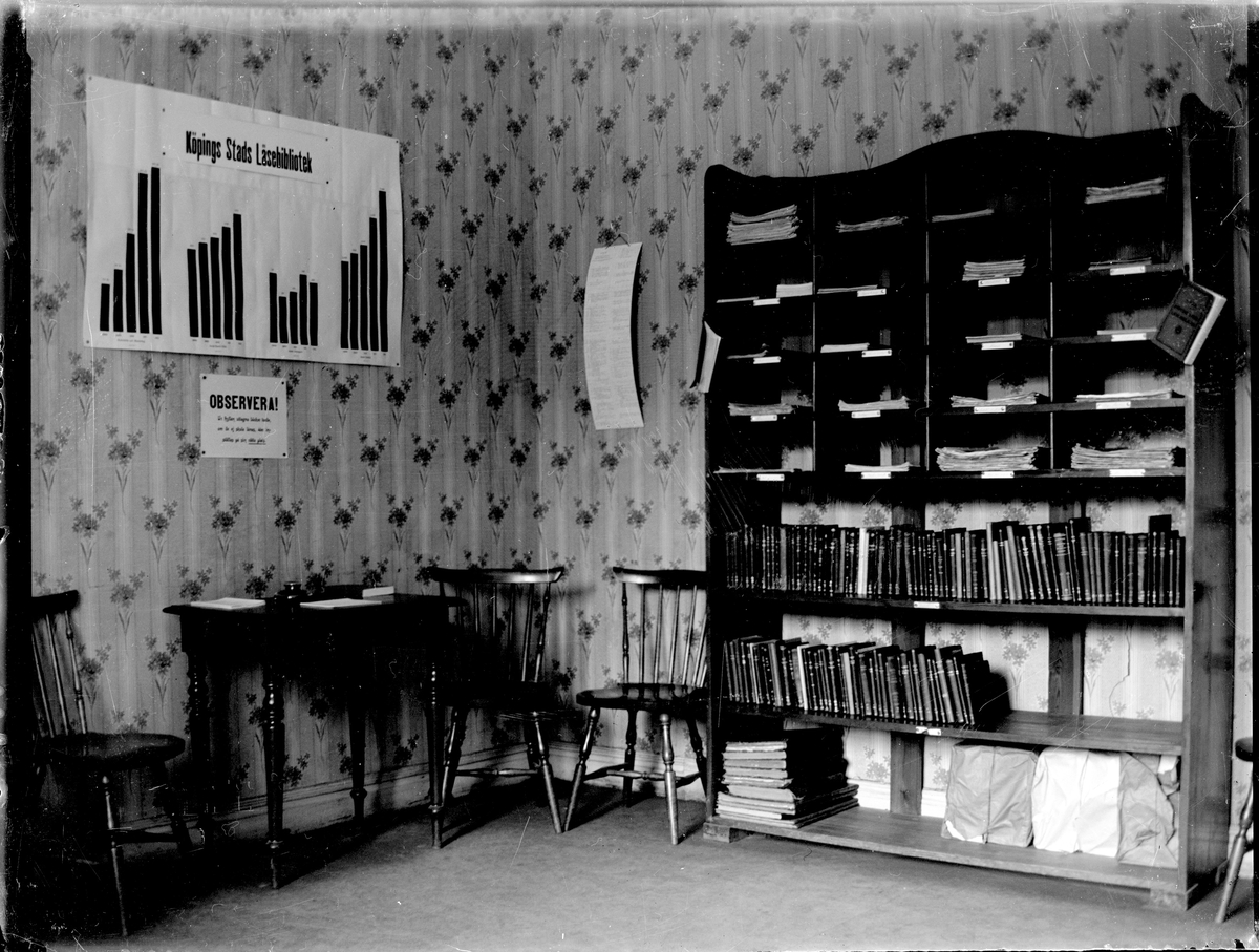 Stadsbibliotekets första lokaler i rådhuset.
Fotograf KJ Österberg.
