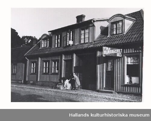 Bageri. "Fin & Hembageriet". Kyrkogatan 16 i Varberg. Från omkring 1927-1933.   1930-tal.