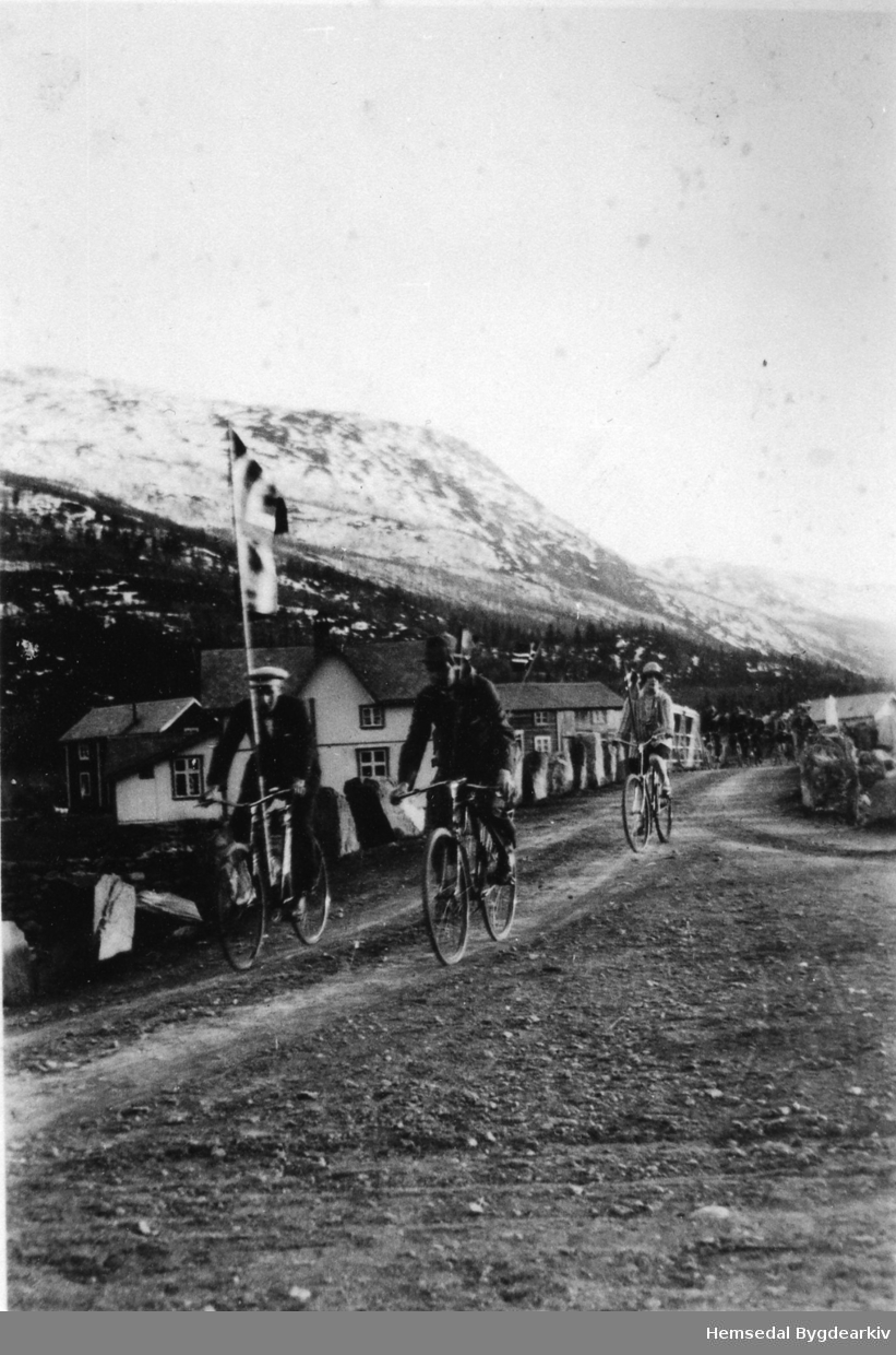 Sykkeldag på Tuv i Hemsedal i 1928.