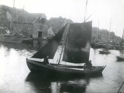 Gammel stavangersk garnbåt i fra bryggemiljøet i Haugesjøen.