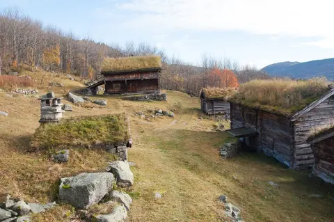 Dokken gård, Sudndalen - bygninger