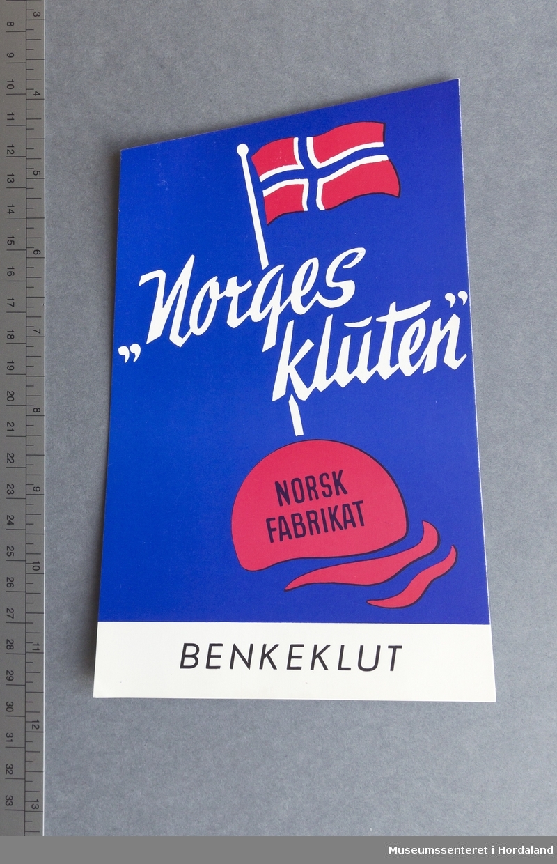 Papirinnlegg med produktinformasjon til "Norgeskluten" frå Vikebø Strikkevarefabrikk.