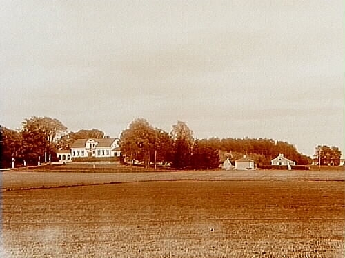 Boskulla gård, envånings bostadshus med inredd vind, frontespis ...