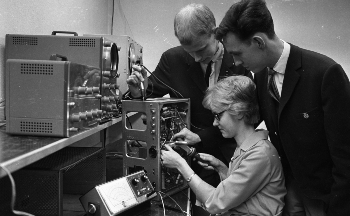 Radiokillar på Teknis 19 maj 1965

Elever i teknisk undervising.