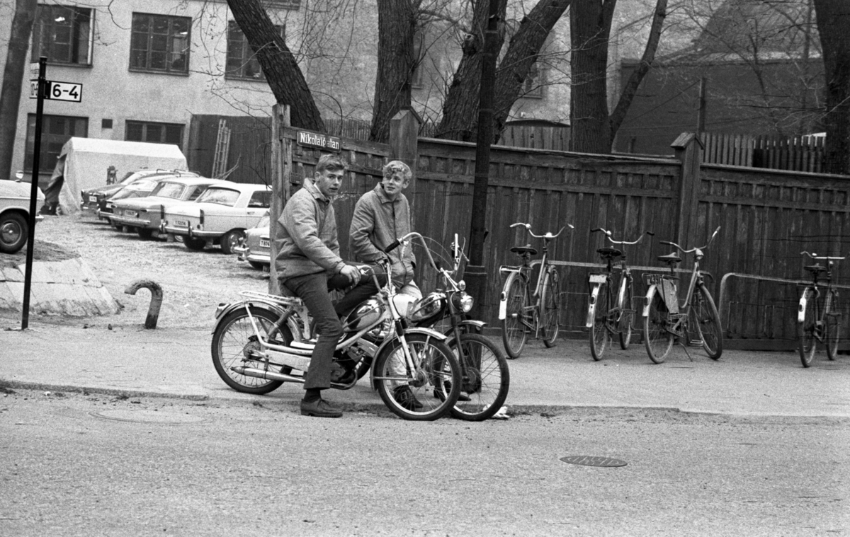 Mopedister. 5 maj 1966


Korsningen Kyrkogatan/Nikolaigatan.