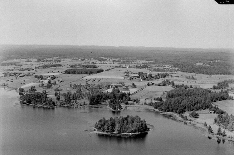 Flygfoto över Närkesberg.
Bilden tagen för brevkort.