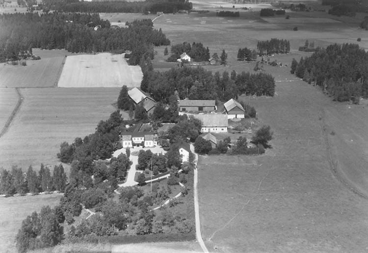 Flygfoto över Ängeby gård, Fellingsbro.