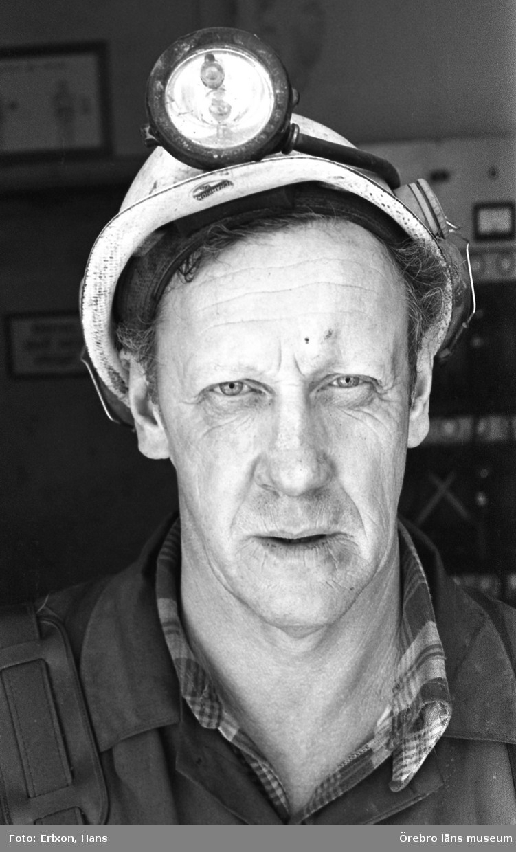 Dokumentation av Ställbergsgruvan i Ljusnarsberg, nedlagd 1977.
Karl Axel Persson, 55 år gammal, 7 år i gruvan, ordförande i avd. 23 av Gruvarbetareförbundet.