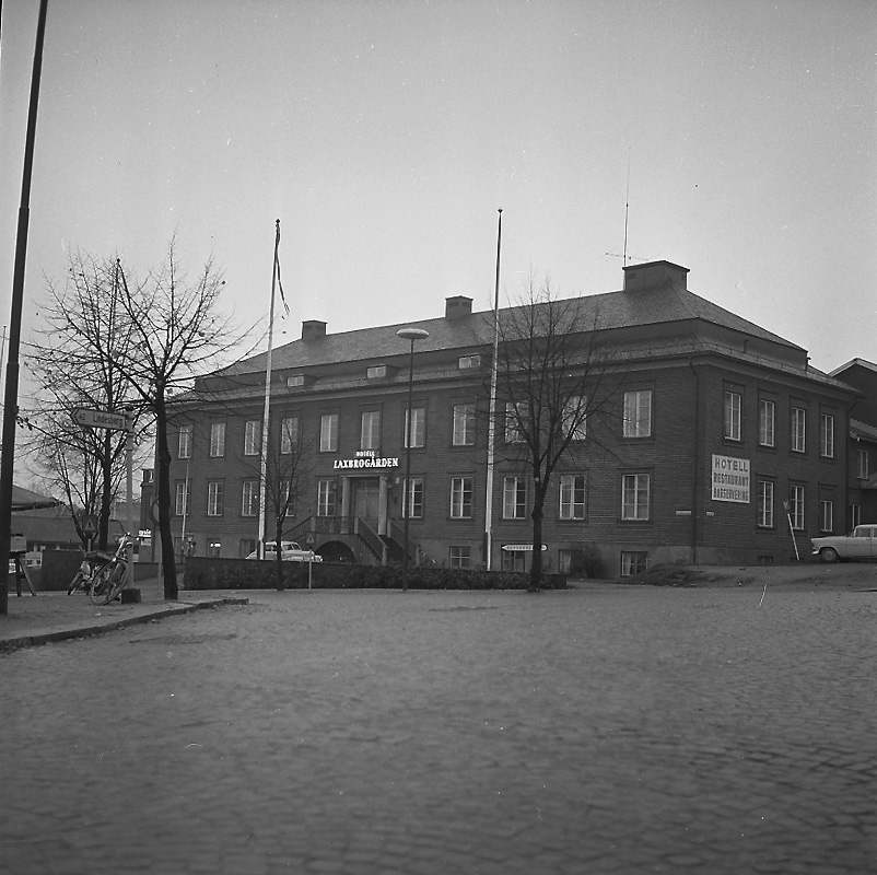 Hotell Laxbrogården i Kopparberg, tvåvånings hotellbyggnad. - Örebro ...