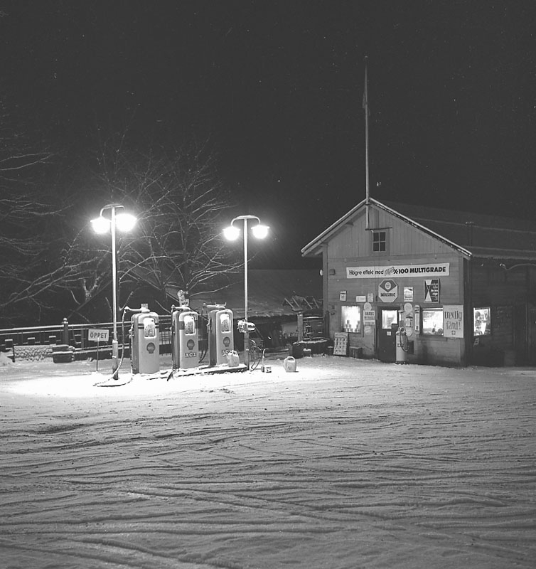 Shell, bensinstation, gamla Shell macken vid Kristineplan i Kopparberg.

Ägare var bröderna Gösta och Holger Arvidsson.