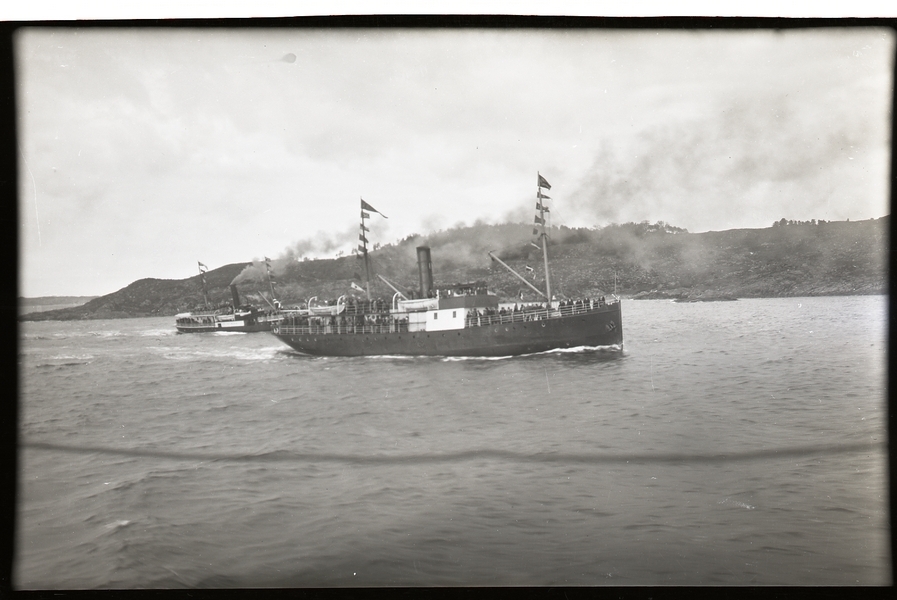 Turen til Nedstrand sommaren 1927. Båtar på veg inn.