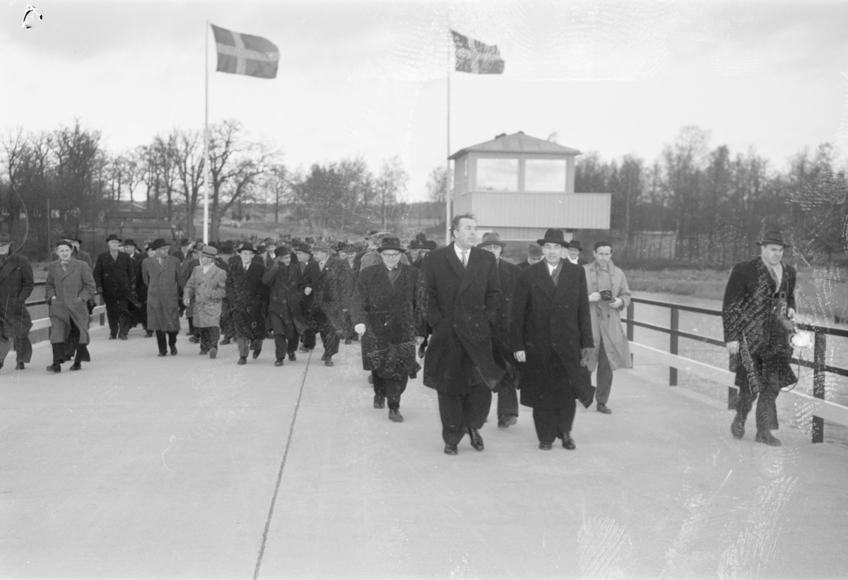 Prins Bertil inviger Hjulstabron, Uppland 1953