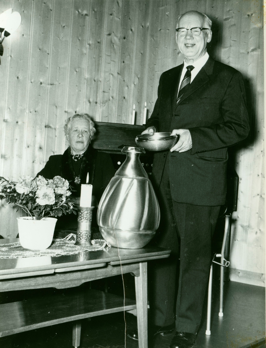 Portrett av frå h.Johannes Ødne og Mimi Olsen Ødne.