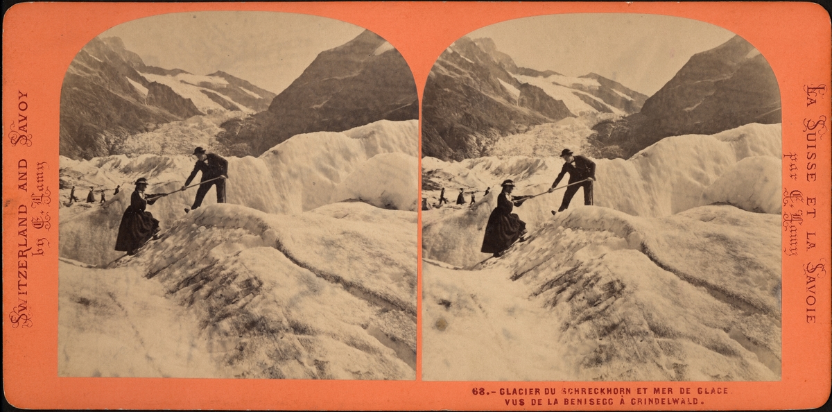 Stereobild av man som hjälper kvinna upp vid glaciären Schreckhorn och Grindelwaldglaciären.