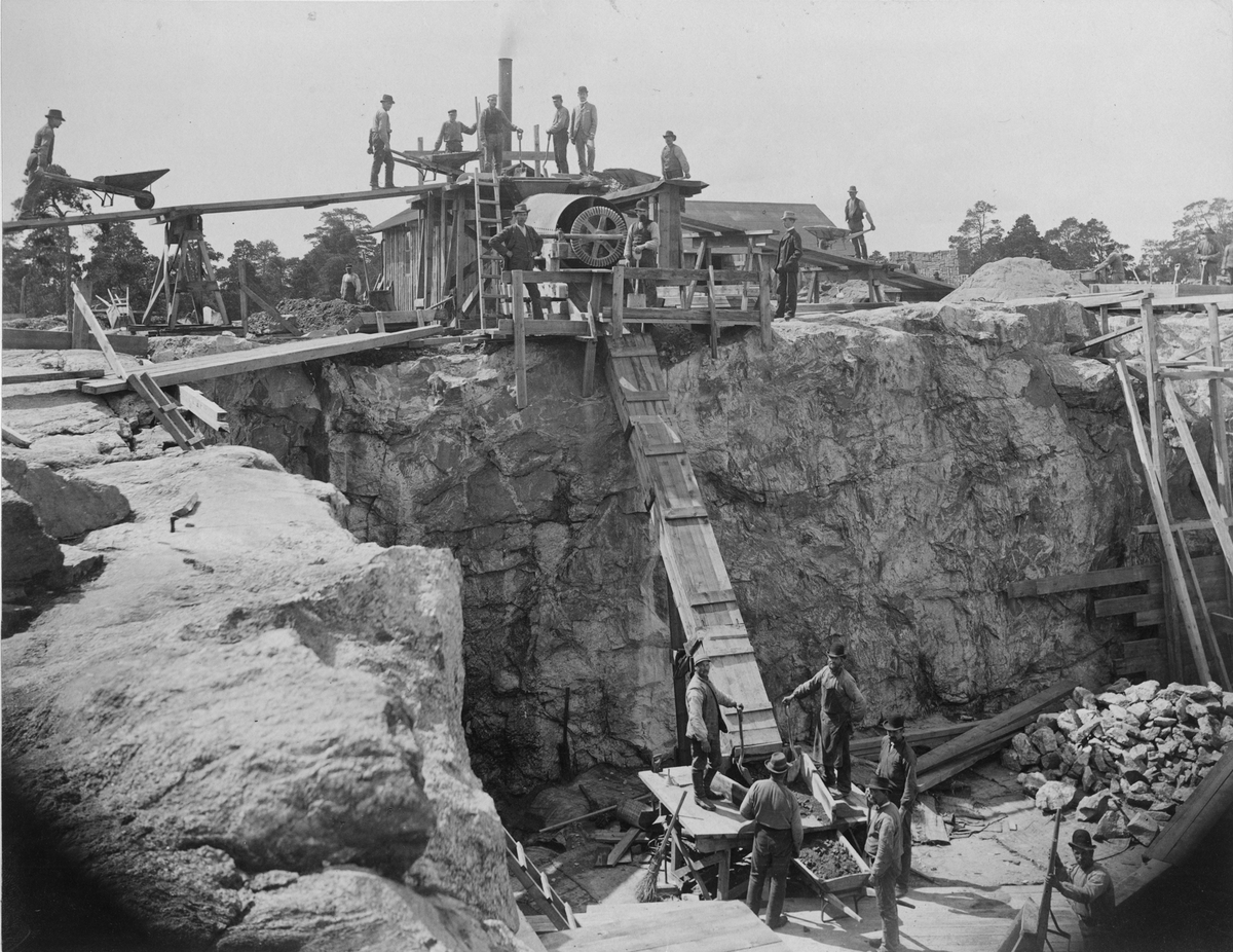 Byggandet av vattenreservoaren i Stadshagen omkring 1900.