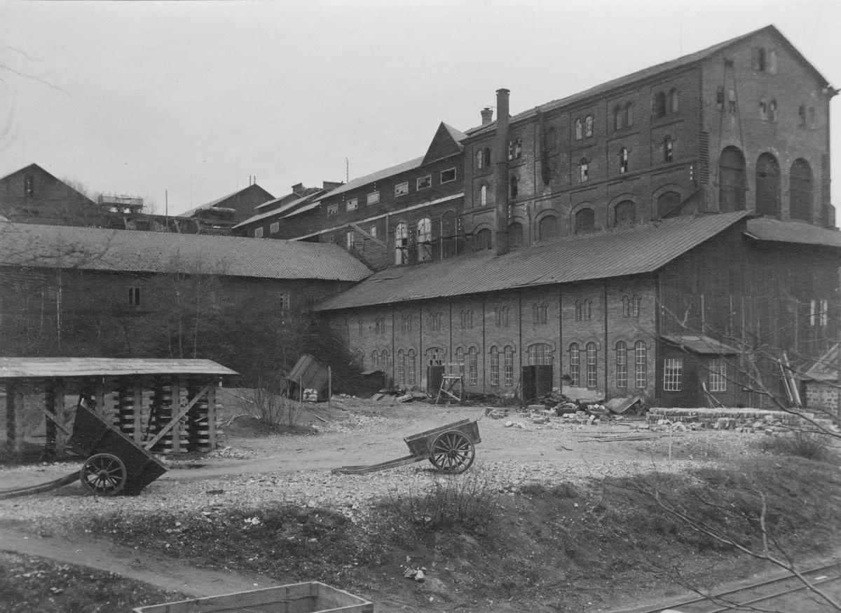Ursprungligen en redskapshammare i Bångbro till Ljusnarsbergs kopparverk. Även kallad Ekehammars bruk. Ombildades 1895 till AB Bångbro Rörverk.