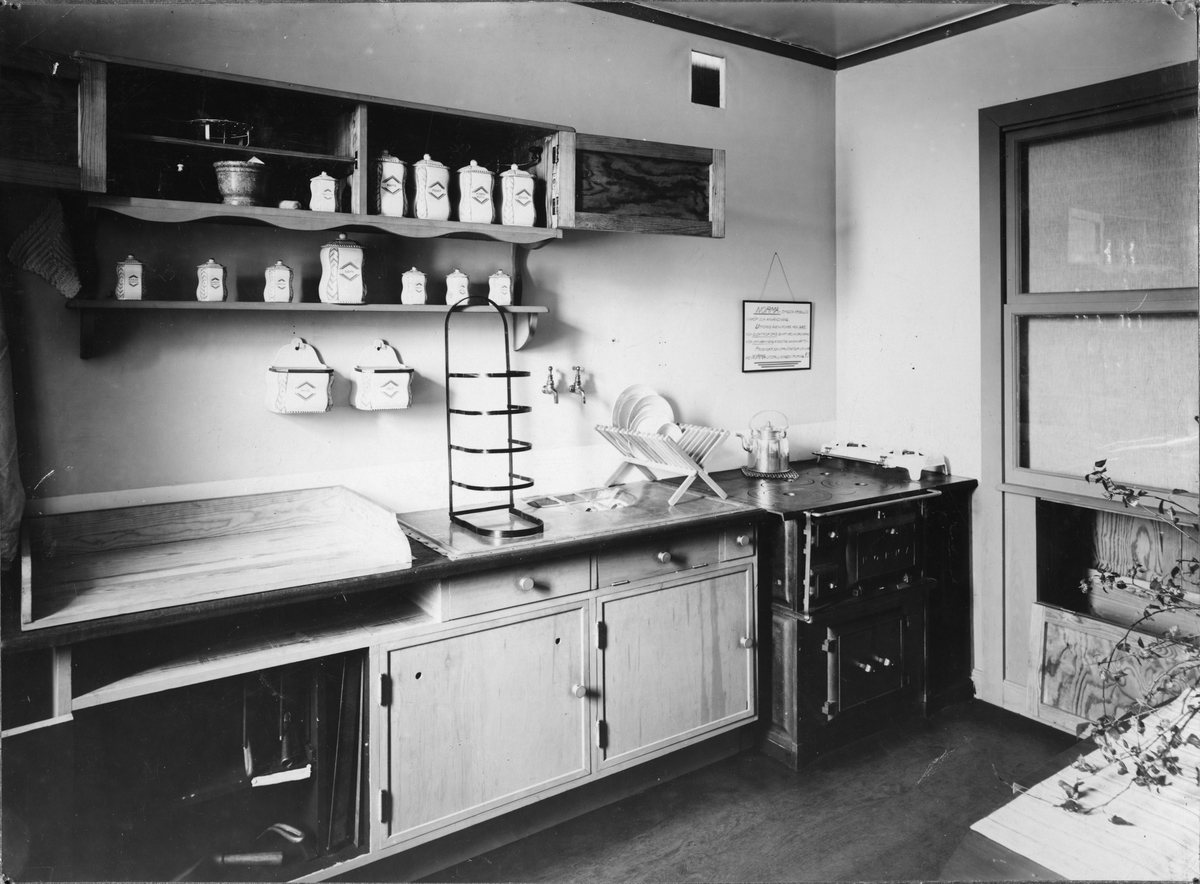 Bygge och Bo-utställningen på Liljevalchs 1922. Köksinteriör.