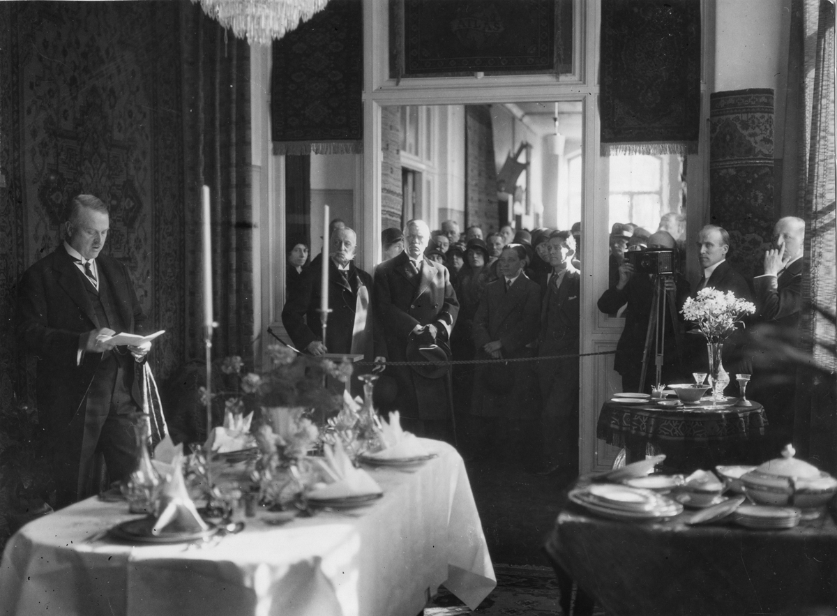 Bygge och Bo-utställningen i Borås 1930. Dukat bord vid invigningen.