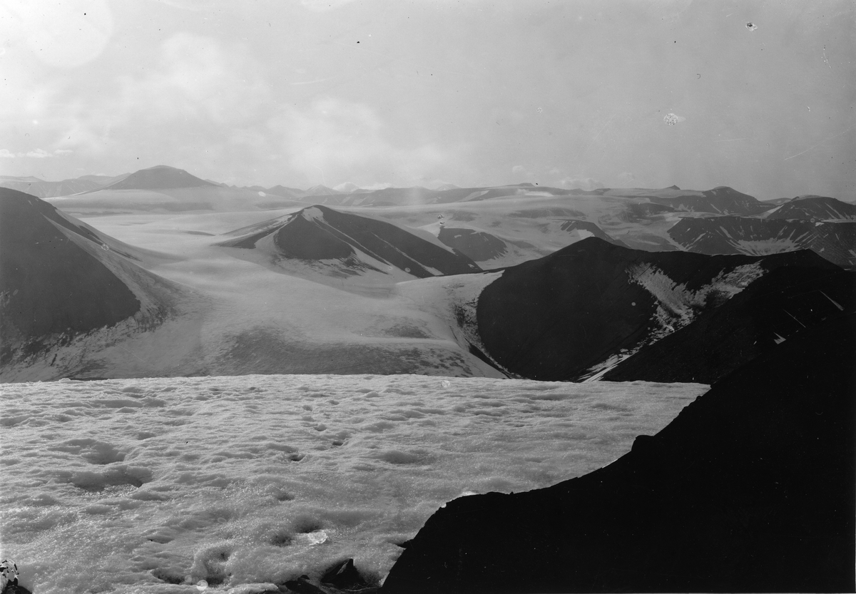 Sveagruva. Utsikt från Liljewalchsberget.
