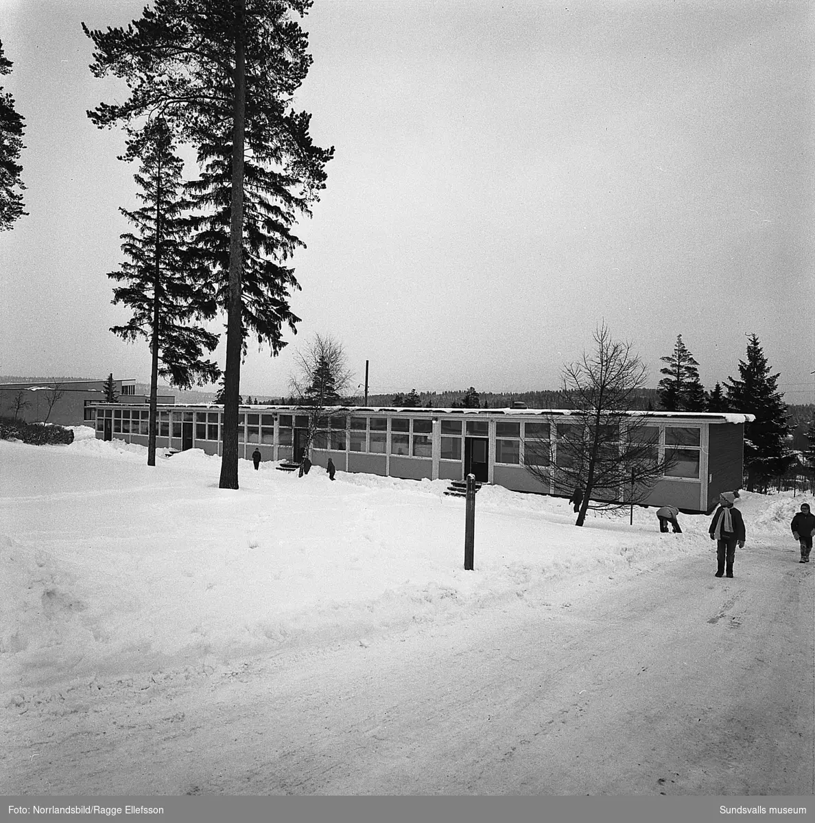 Skolbarack vid Hagaskolan, Katrinelunds gymnasium.
