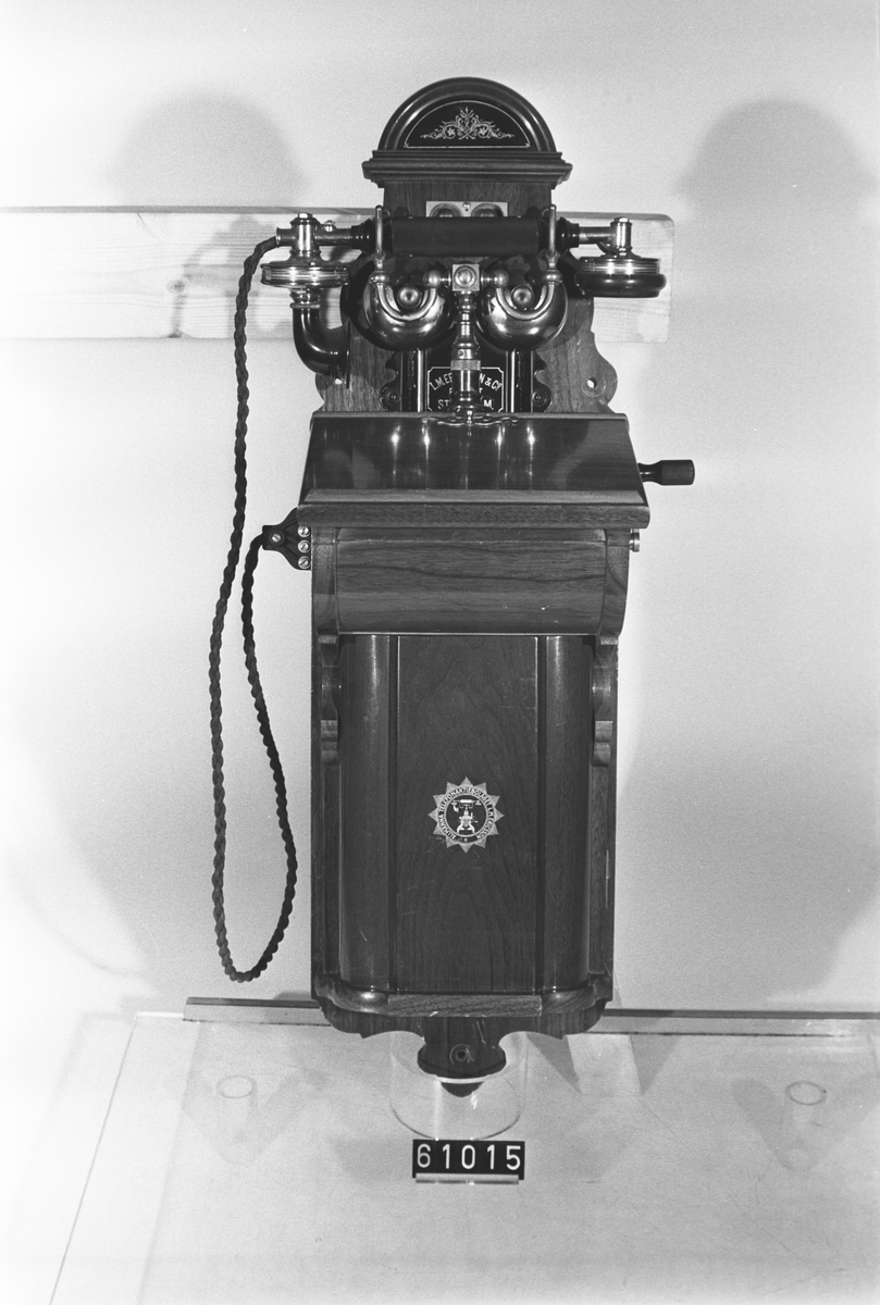 Telefonapparat, väggmodell, 1898 års modell. För lokalbatteri.