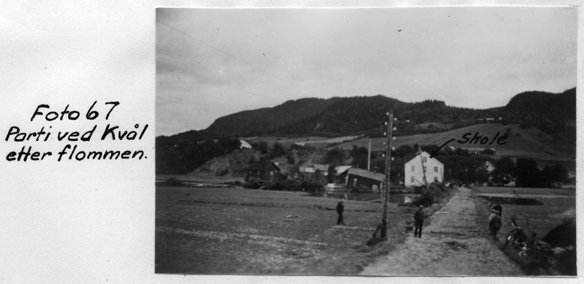 Parti ved Kvål skole, etter flommen...Flom Gaula (24.08.1940)