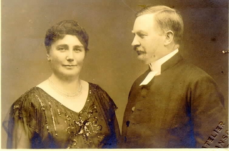 Karl Edvard Karlsson Åsle och Mariestad, med fru.