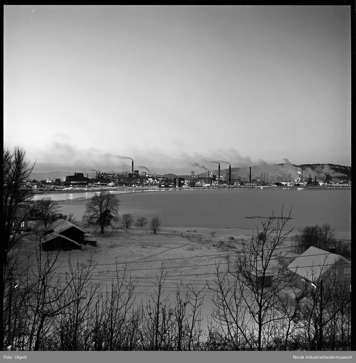 Eidanger Salpeterfabriker, sett fra Flåtten.
