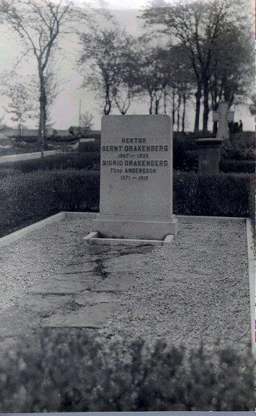 Frans Bernhards och Sigrid Drakenbergs gravsten.