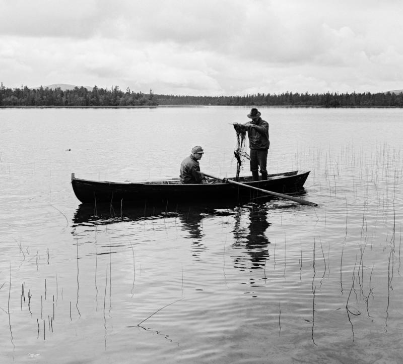 Garnfiske, to personer i robåt
