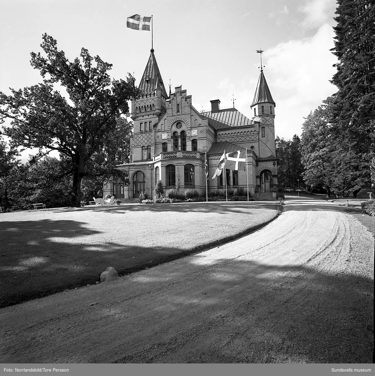 Merlo slott flaggar för arkivdagarna 1961.
