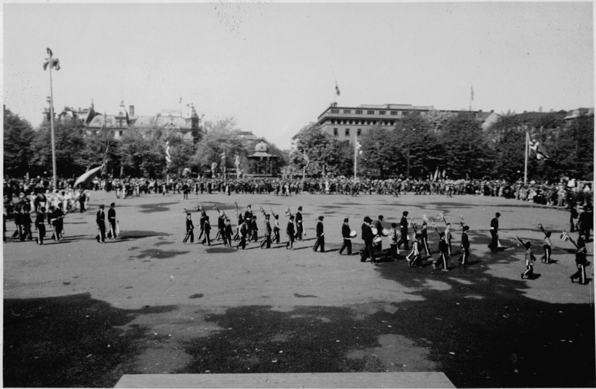 Parade på Festplassen i Bergen, mulig på en 17. mai etter krigen.