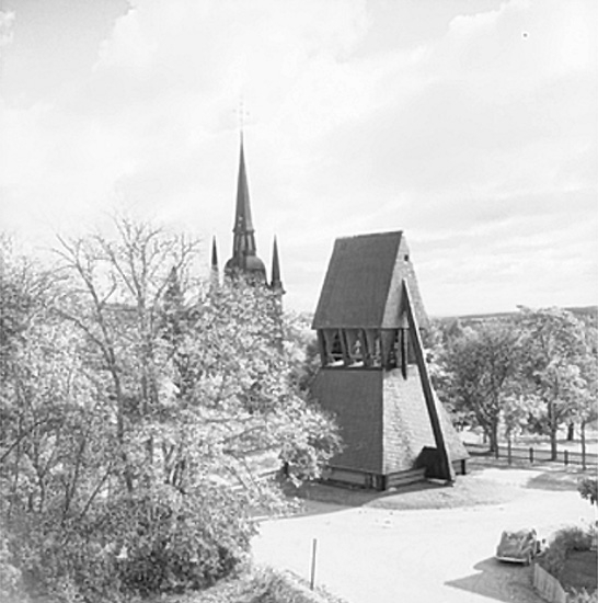 Ljusnarsbergs kyrka och klockstapeln.
Prosten Blomquists avskedspredikan.