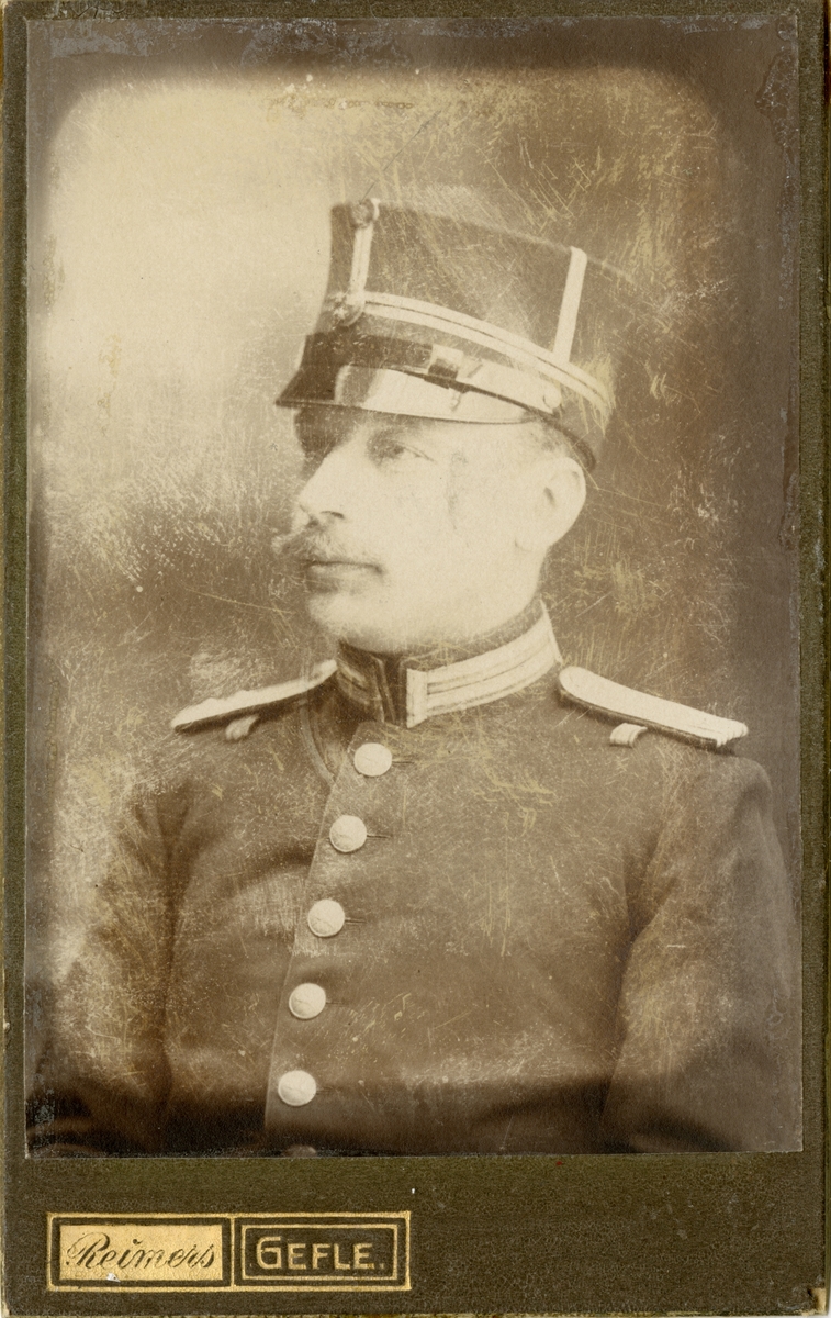 Porträtt av Janne Ragnar Högman, kapten vid Hälsinge regemente I 14.