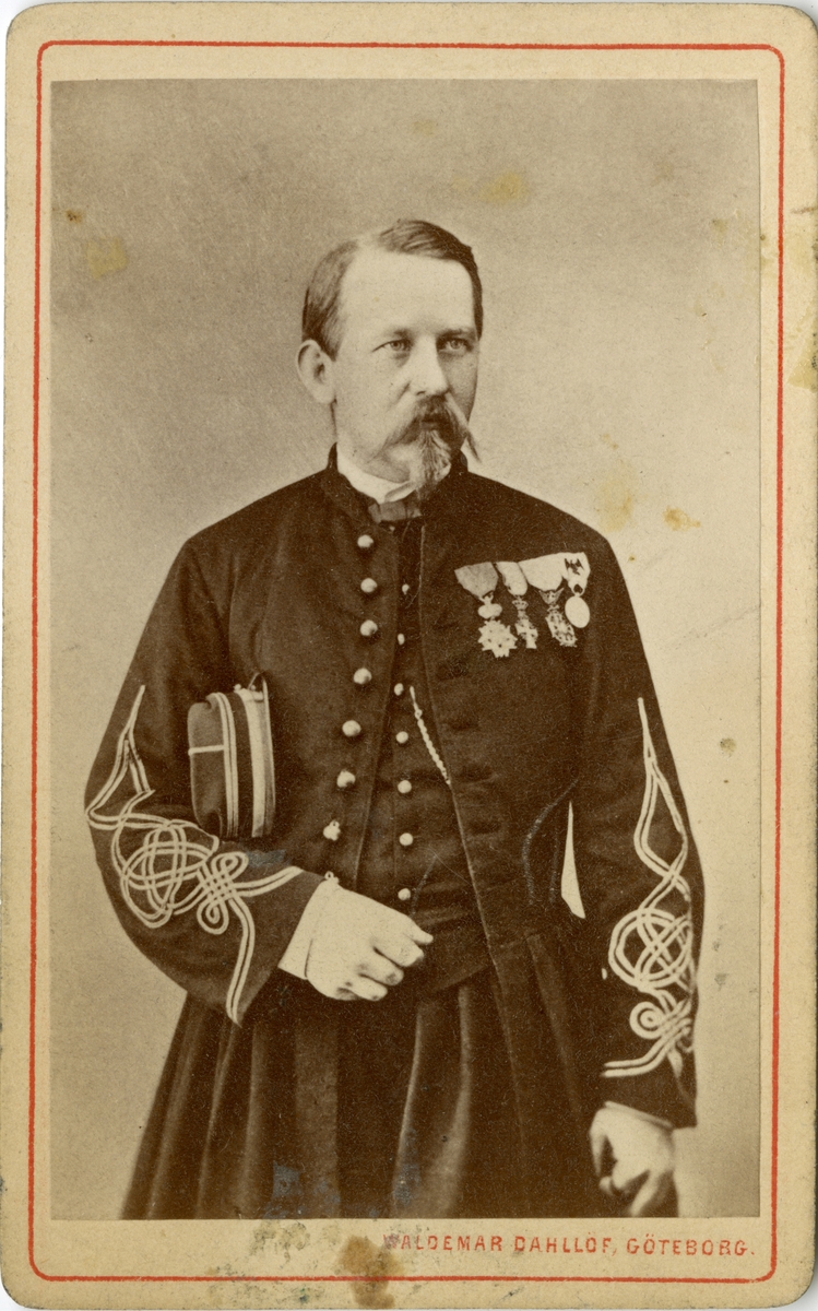 Porträtt av Henrik Maximilian Kilman, major vid Bohusläns regemente I 17. 
Se även AMA.0007781.
