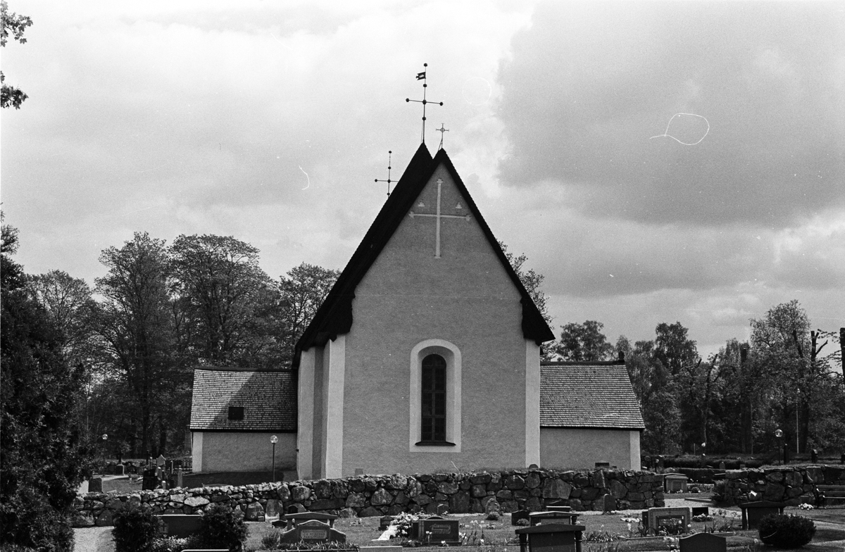 Kyrka, Stavby 12:1 och 7:1, Stavby kyrka, Stavby socken, Uppland 1987