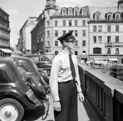 Politimann i Møllergaten 19, juli 1955.