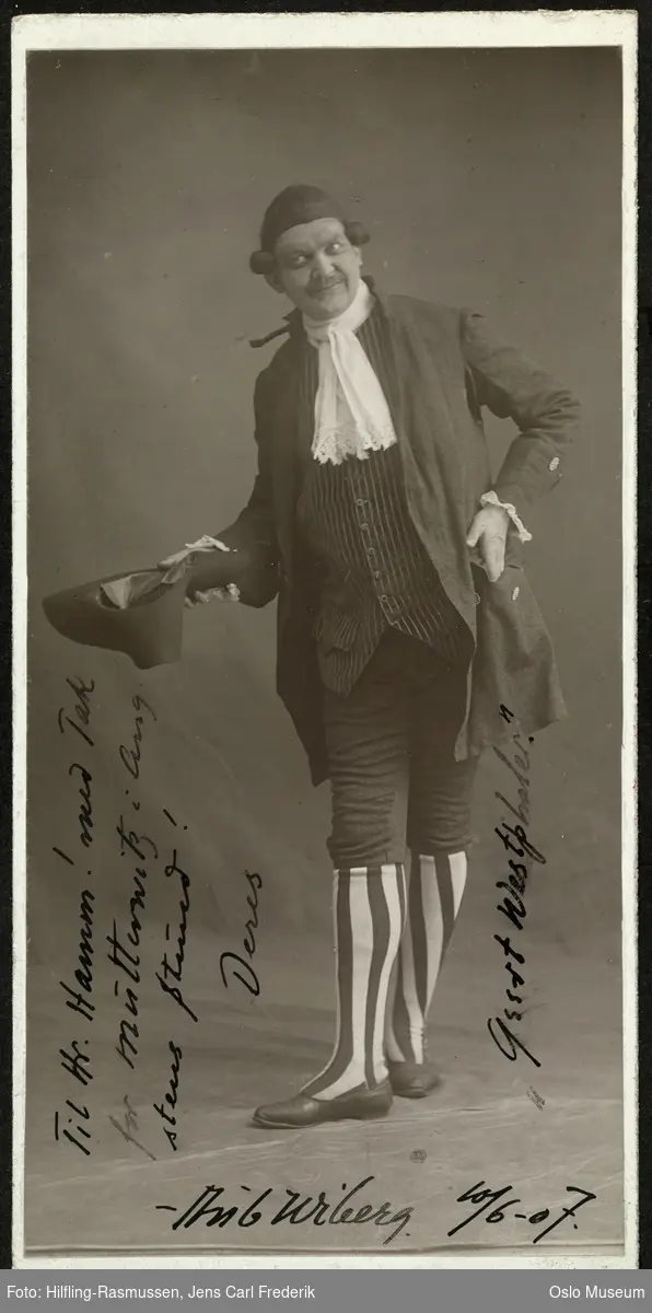 portrett, mann, skuespiller, rollebilde, Gert i "Westphaler" på Nationaltheatret, stående helfigur, kostyme