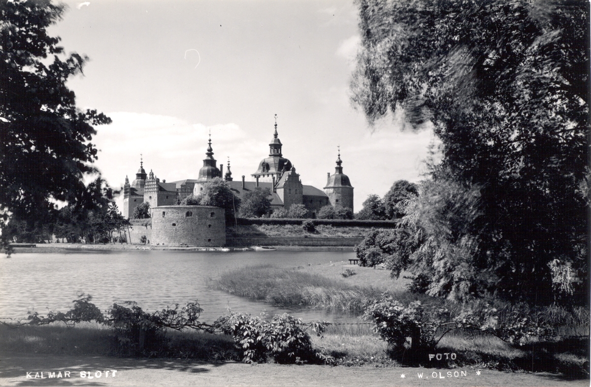 Kalmar slott  med "Lycksalighetens ö" i förgrunden omkring 1928-29