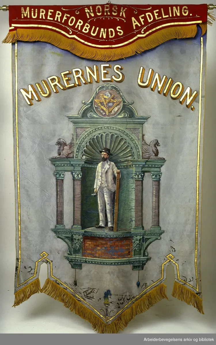 Murernes union.Stiftet 4. november 1882..Forside..Fanetekst: Norsk Murerforbunds afdeling. Murernes Union..