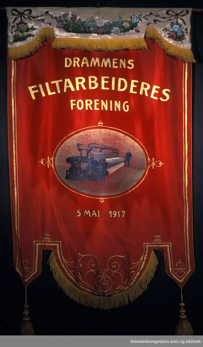 Drammens filtarbeideres forening..Forside..Fanetekst:.Drammens Filtarbeideres forening.5. mai 1917
