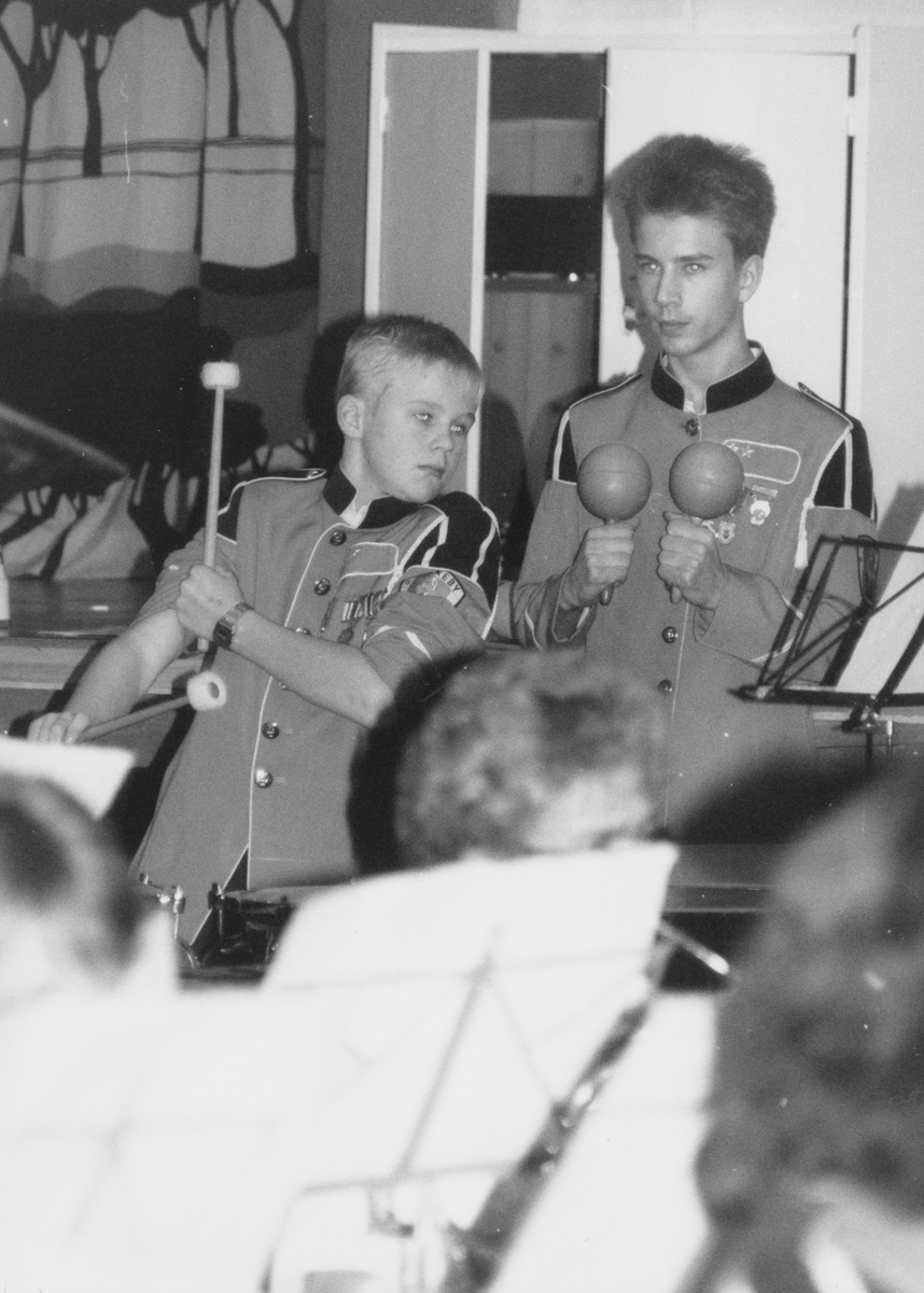 Kirkeby skolekorps har konsert i Bjertnesaulaen. Trommeslager Frode Hedin Jensen (t.v.)